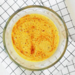Goldene Mango Milch mit Kurkuma