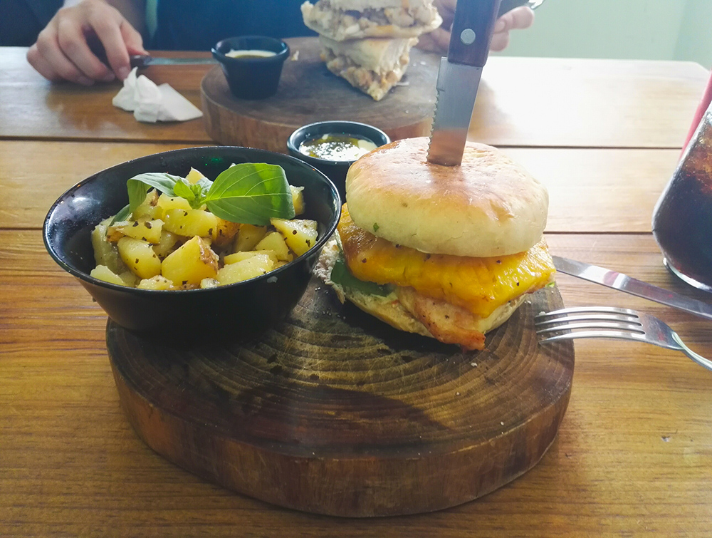 Ananasburger bei Cafe del Mar