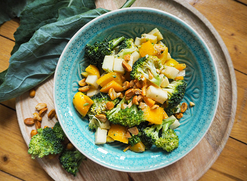 Brokkolisalat Rohkost mit Paprika